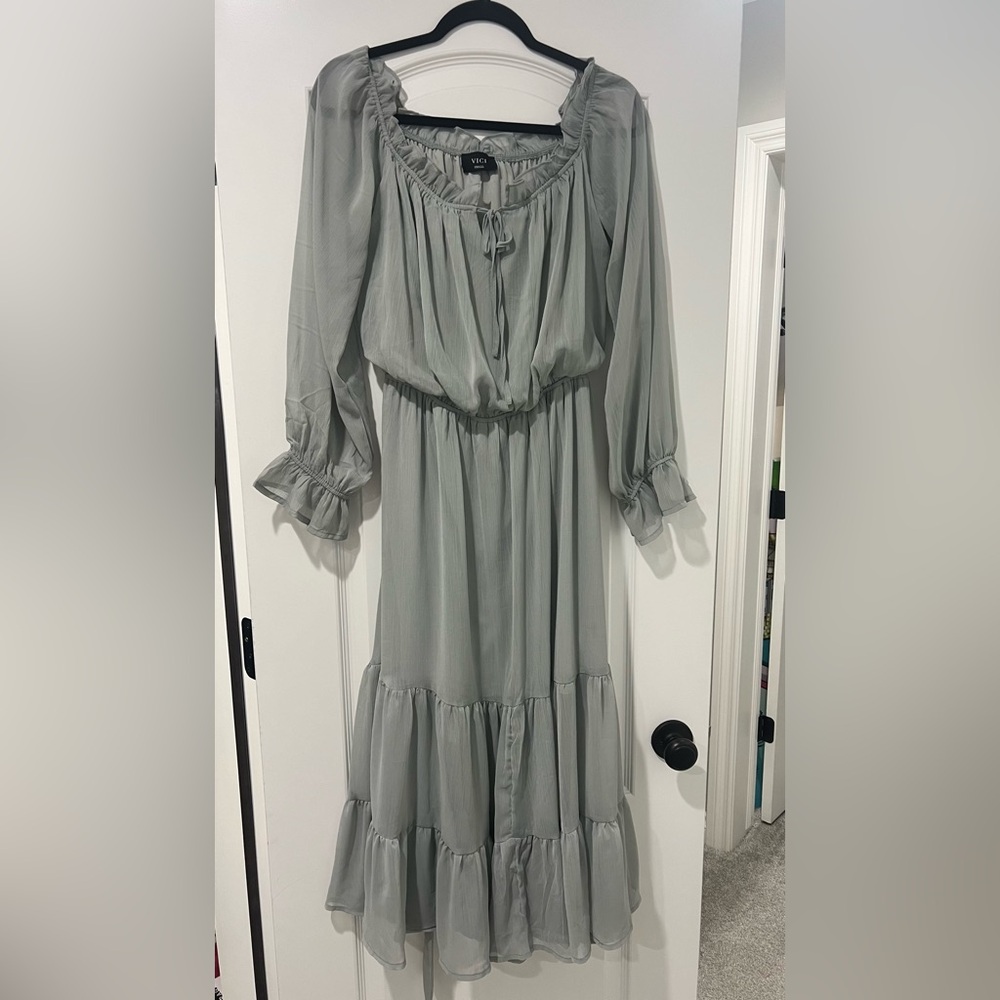 Vici Elegant Gray Long Sleeve Dress